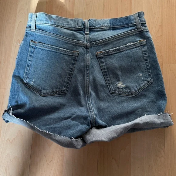NWT Abercrombie 90’s Straight Ultra High Rise Jean Shorts - Size 29/8R - Picture 3 of 4